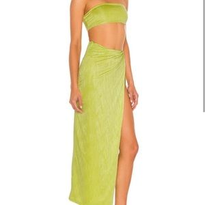 Only worn once!!!! So fun for a tropical vacation!